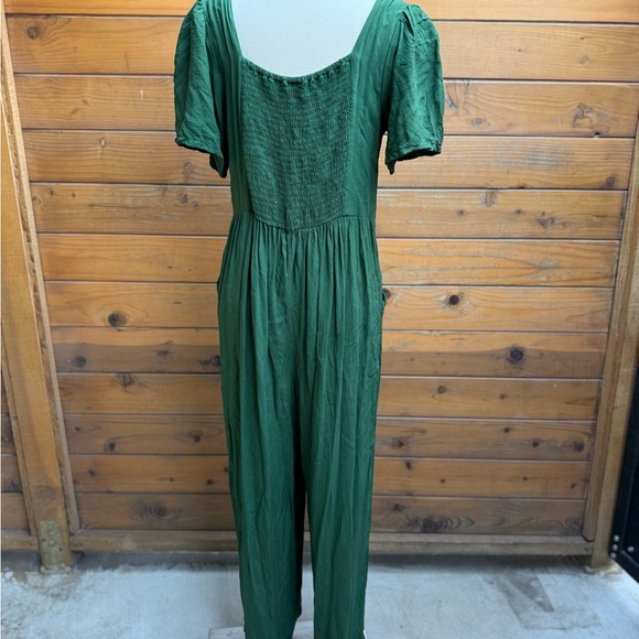 Green Jumpsuit (L) - Picture 4 of 6